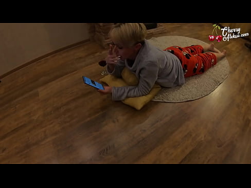 ❤️ Gekke blonde sûgje Enorme lul dy't derop sûgje en stuiterje - Anale seks ☑ Fucking video by wy ☑