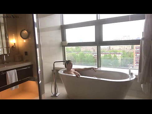 ❤️ Geweldige babe Hertstochtlik rukt har kut yn 'e badkeamer ☑ Fucking video by wy ☑