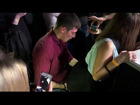 ❤️ Echte seks yn in Russyske nachtclub. 18-jierrich Russysk famke yn 'e anus en fagina neukt yn in nachtclub ☑ Fucking video  by wy ☑