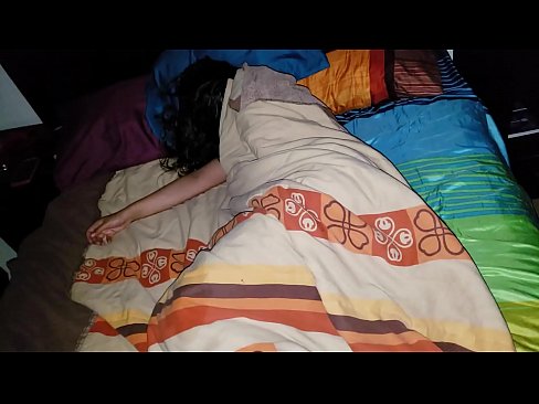 ❤️ Styfsoan bespot syn jonge styfmem wylst se sliept. ☑ Fucking video by wy ☑