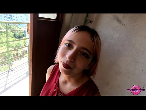 ❤️ Studint Sensual sûget in frjemdling yn 'e bûtenwrâld - Cum op syn gesicht ☑ Fucking video by wy ☑